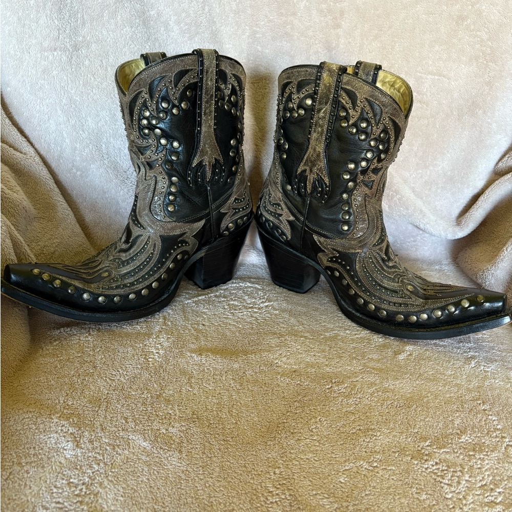 Women’s Studded Black and Tan Western Boots